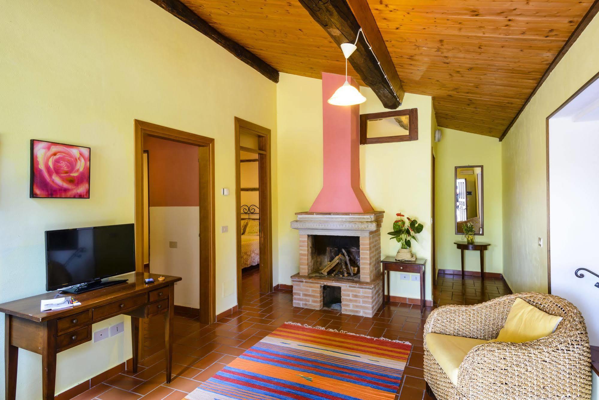 Pian Dei Mucini Resort Il Borgo 马萨马里蒂马 外观 照片